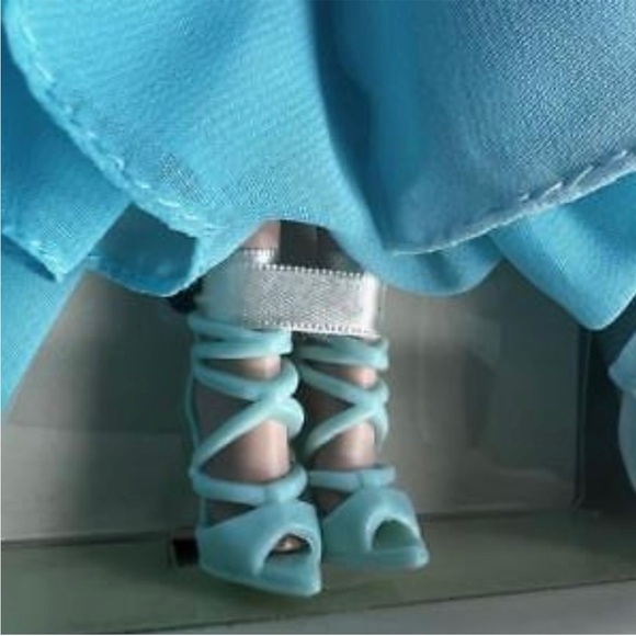 2016 BFMC Silkstone Barbie Blue Chiffon Ball Gown Fashion Model Gold Label NIB - Picture 5 of 8